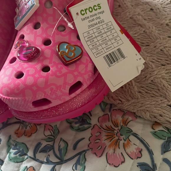 Barbie TheMovie Mega Crush Crocs Pink Women's Size 8  BRANDNEW!💗 - Picture 2 of 3